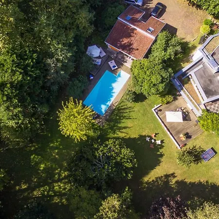 Sleeps 10 *